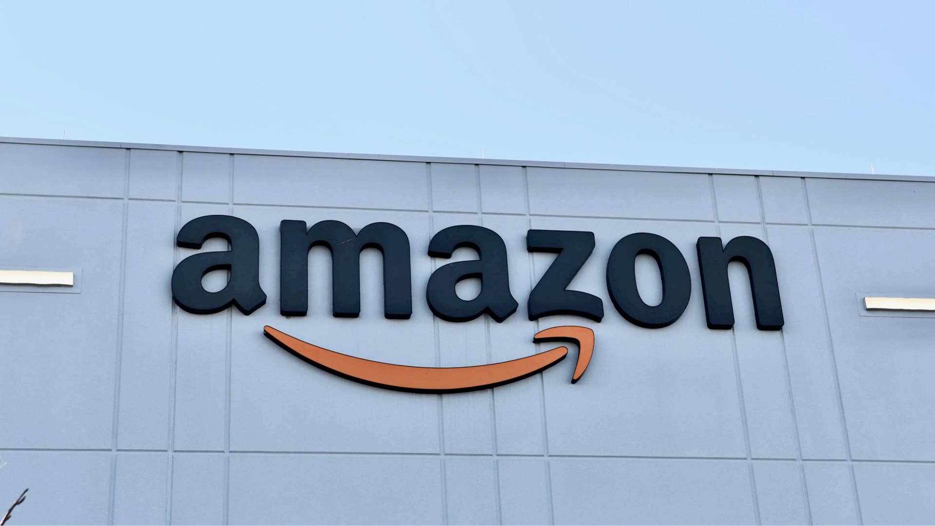 Amazon's Stylish, Hooded Rain Jacket Is Waterproof and Made for Rainy ...