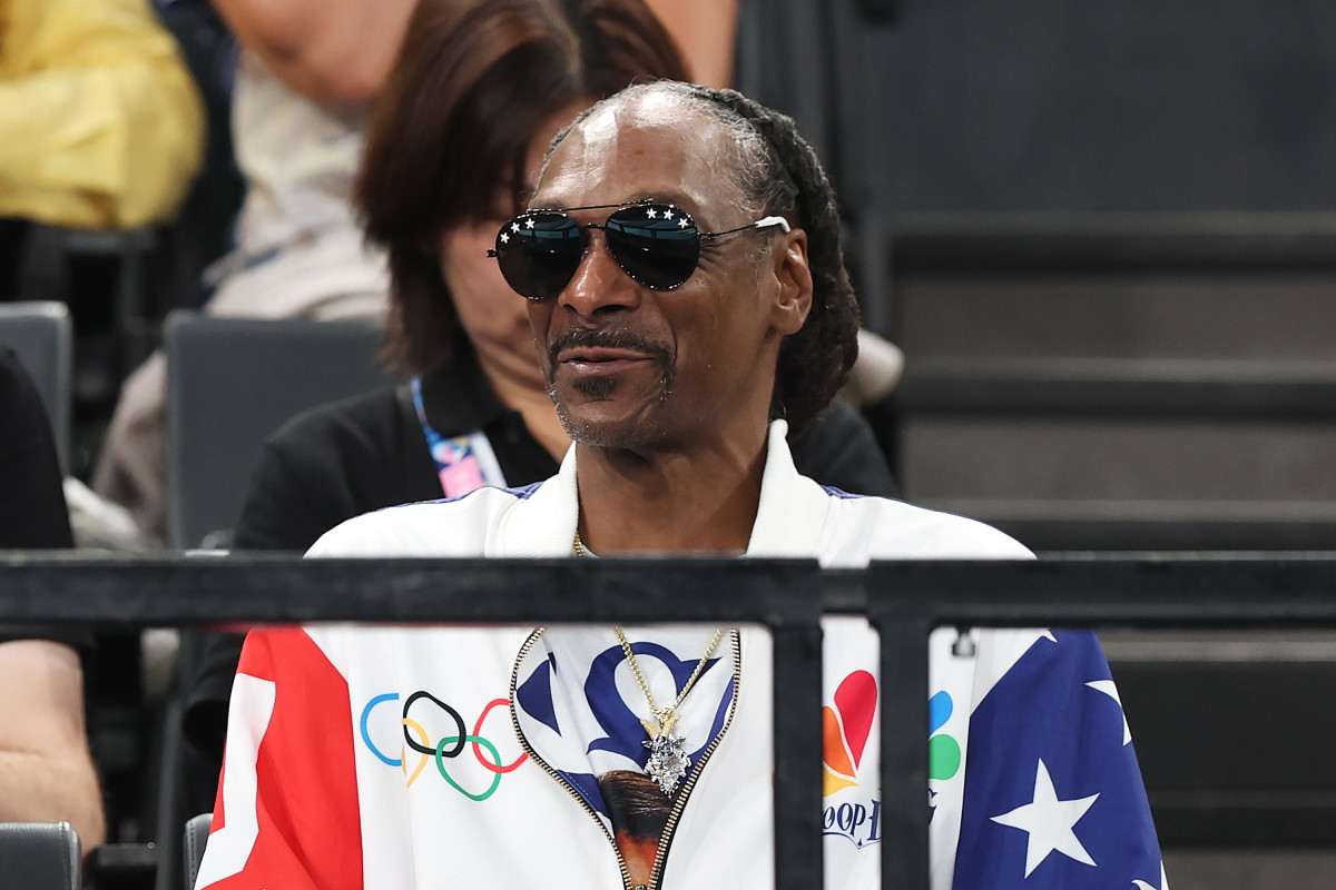 Snoop Dogg Gets His Wish to Meet a French Bulldog During the 2024