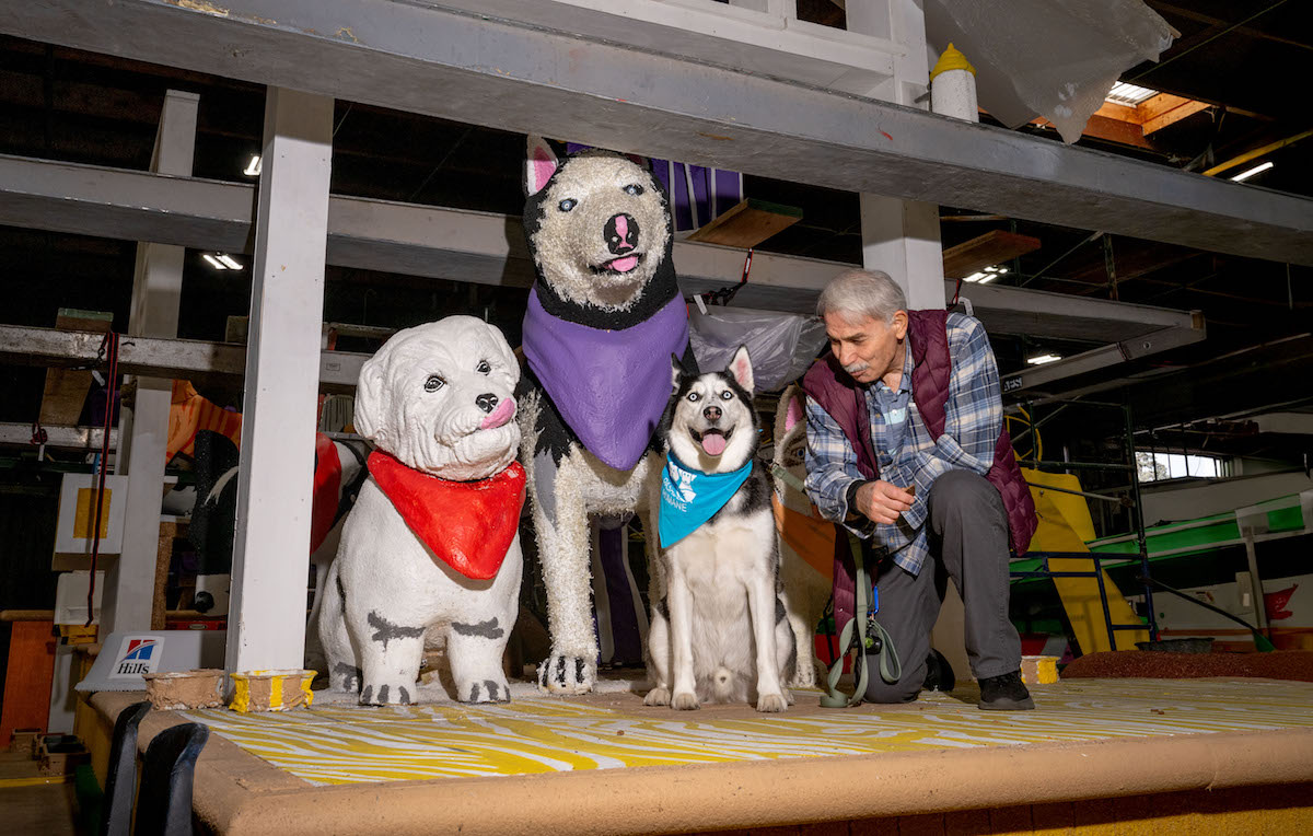 Rose Parade Float Features Adorable Adopted Pets as Flower Sculptures ...