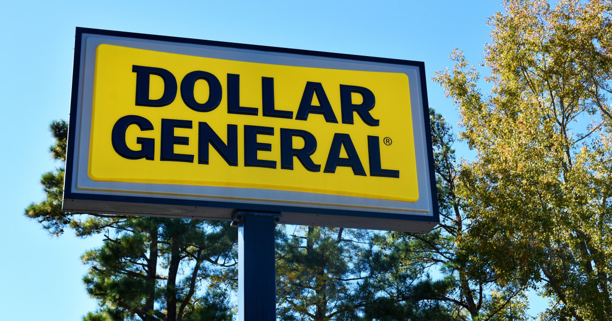 is-dollar-general-open-on-thanksgiving-2025-holiday-hours-parade-pets